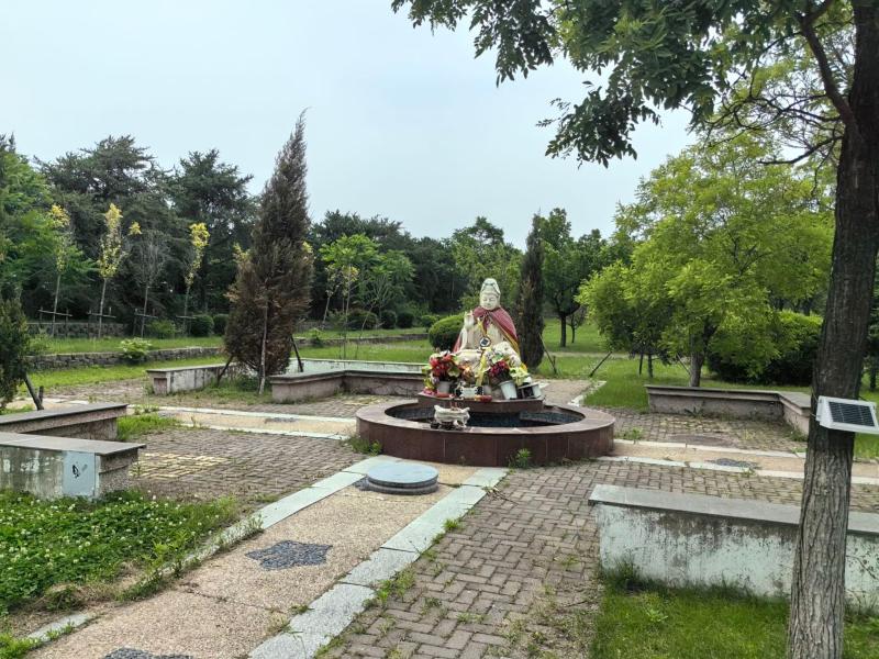 回龙岗墓园