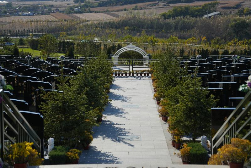 龙福山墓园