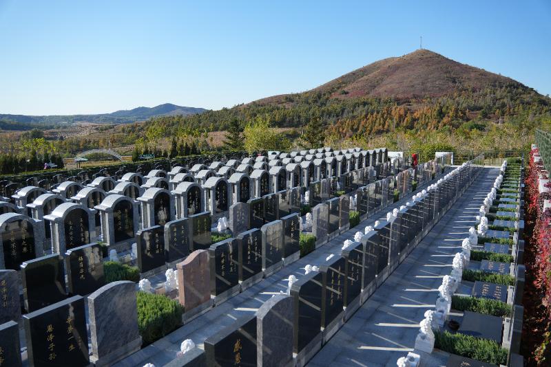 龙福山墓园