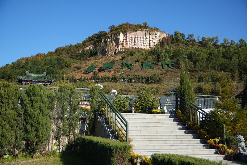 龙福山墓园