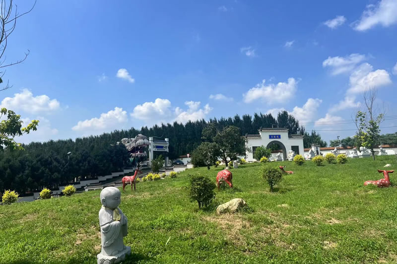 天山墓园