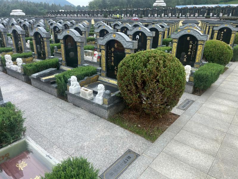 龙福山墓园