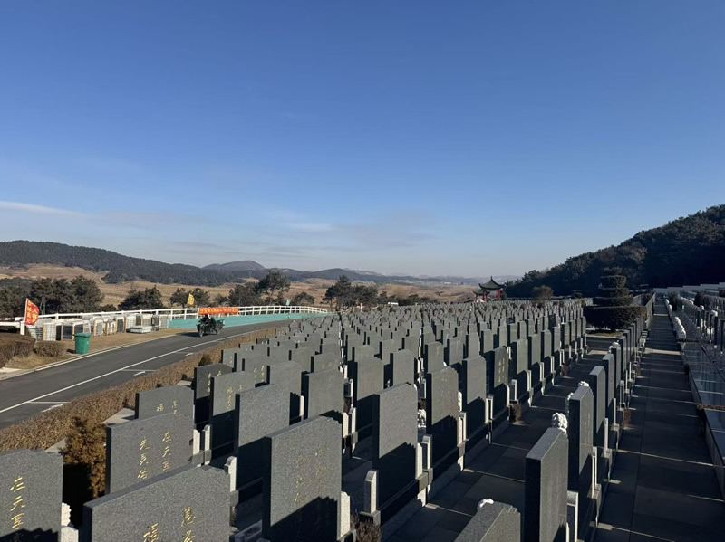 沈阳百贯山松陵墓园