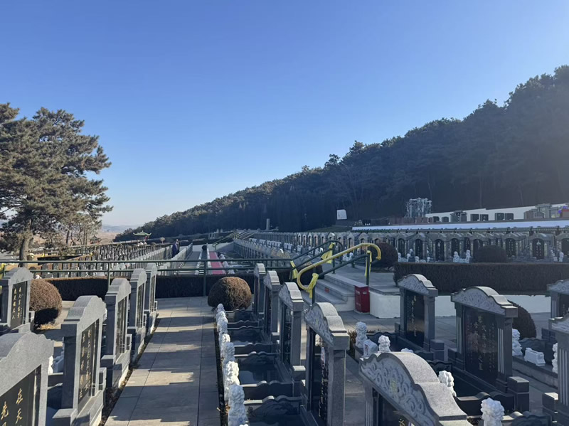 沈阳百贯山松陵墓园