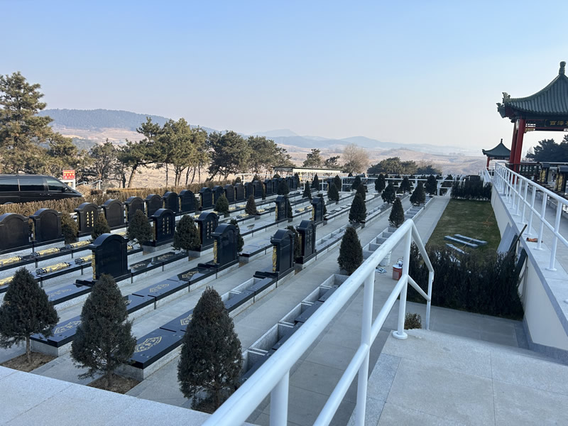 沈阳百贯山松陵墓园